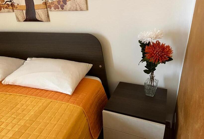اتاق خانوادگی, B&b Niu Susu