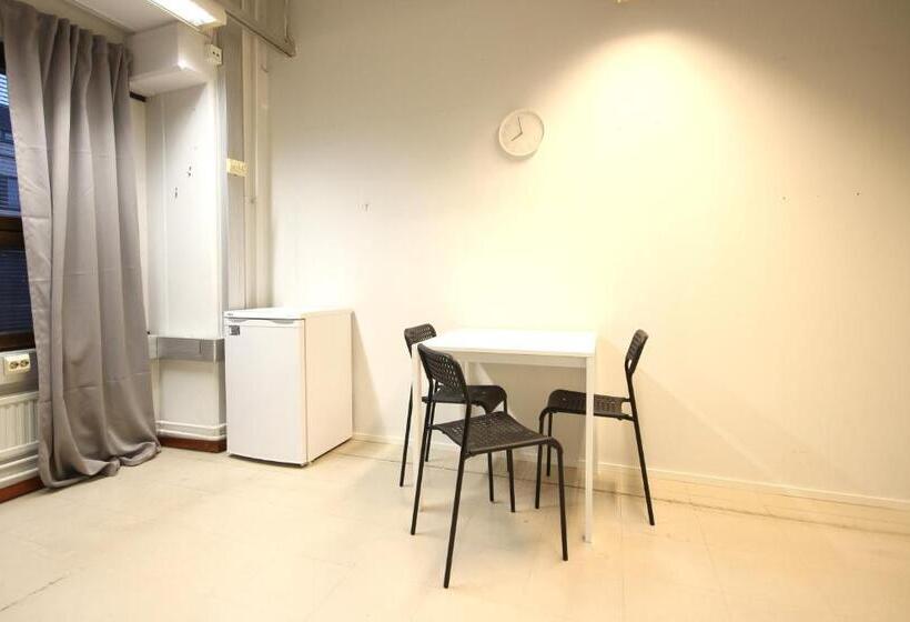 스탠다드 트리픔 룸 공동욕실, Forenom Hostel Vantaa Kehä Iii