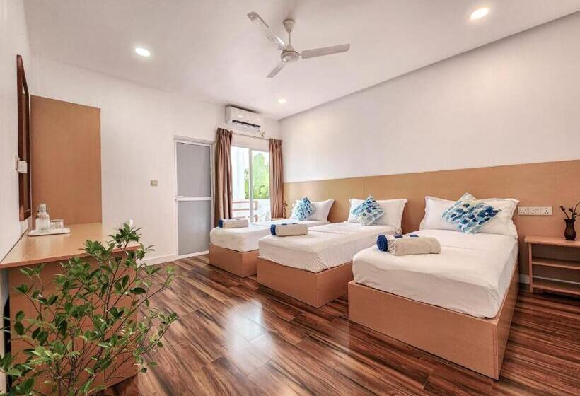 اتاق استاندارد سه تخته با بالکن, Raalhu Fonu Maldives