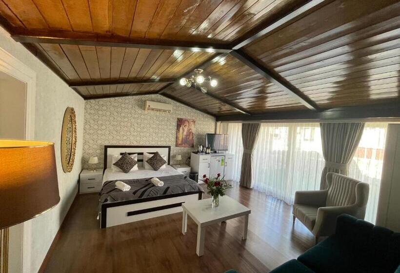 Suíte com Terraço, Es Moda