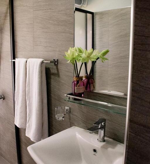 Quarto Deluxe com Sacada, Amanzi Residence