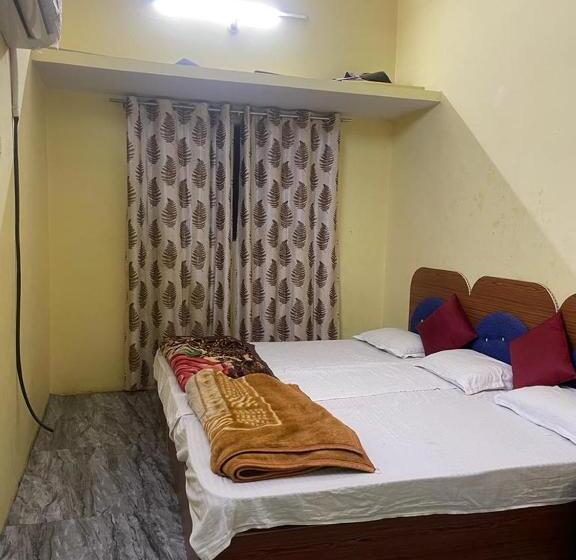 اتاق استاندارد سه نفره, Shivalay Paying Guest House