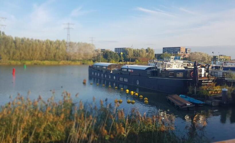 חדר דלוקס, Kelly S Euphrate Houseboat