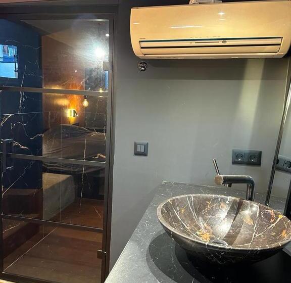 חדר דלוקס, Kelly S Euphrate Houseboat