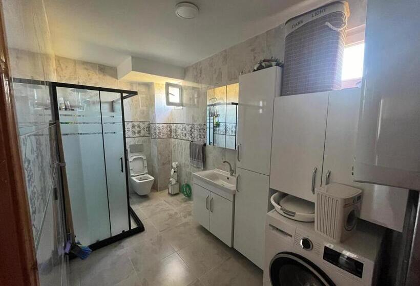 带1个卧室的带海景的公寓, Airport Confort Guest House