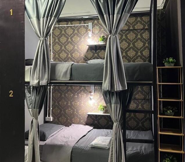 ルームシェアのワンベッド, Future Hostel Pattaya