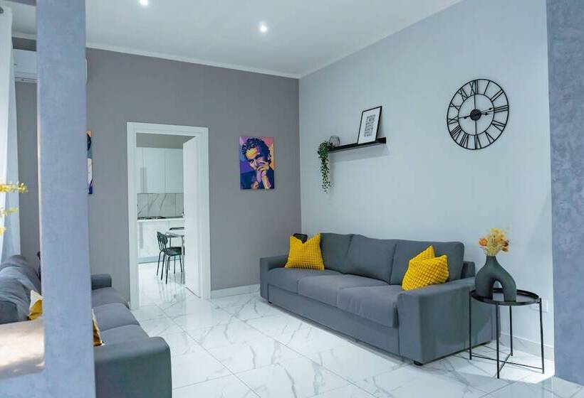 اتاق لوکس, Hostel Partenope
