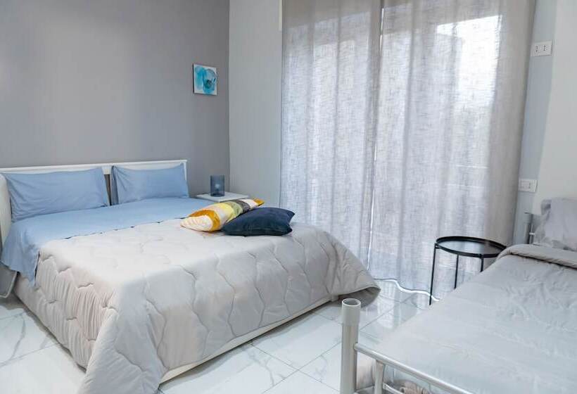 اتاق لوکس, Hostel Partenope