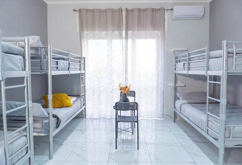 اتاق لوکس, Hostel Partenope