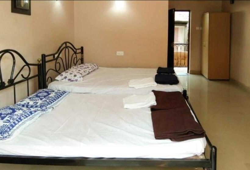 Трехместный Номер Классика, Oyo Village Inn