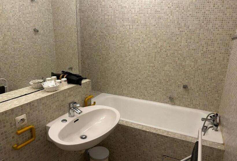 이코노미 룸, Auberge Du Désert