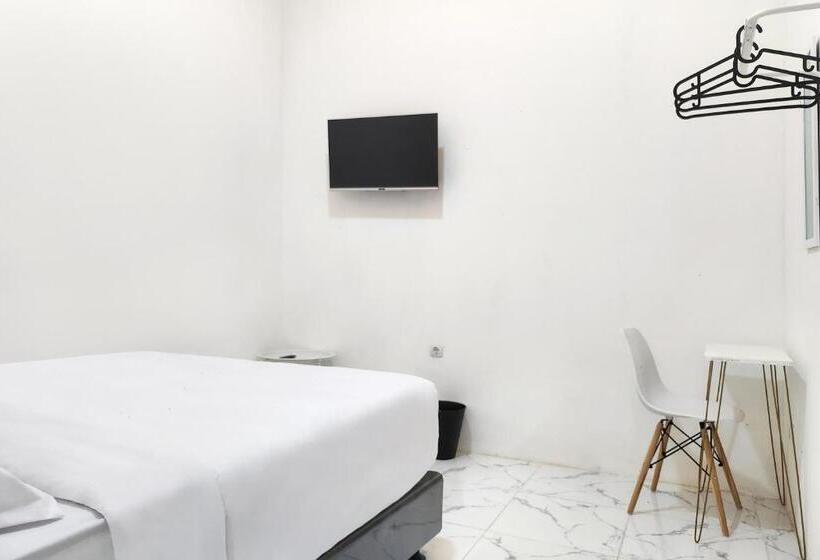 Номер Deluxe, Urbanview Hotel Syariah E Home Aeon Sentul City