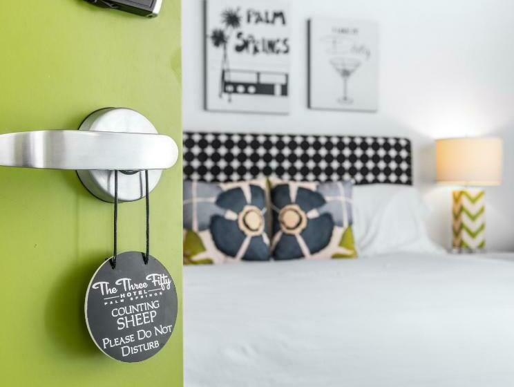 스탠다드 룸 킹사이즈 침대, The Three Fifty Hotel, A Kirkwood Collection
