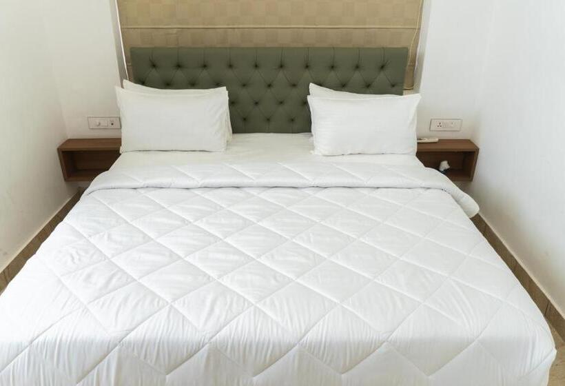 Номер Deluxe Кровать Кинг, The Lodgers Hotel Near India Expo Centre & Mart Greater Noida