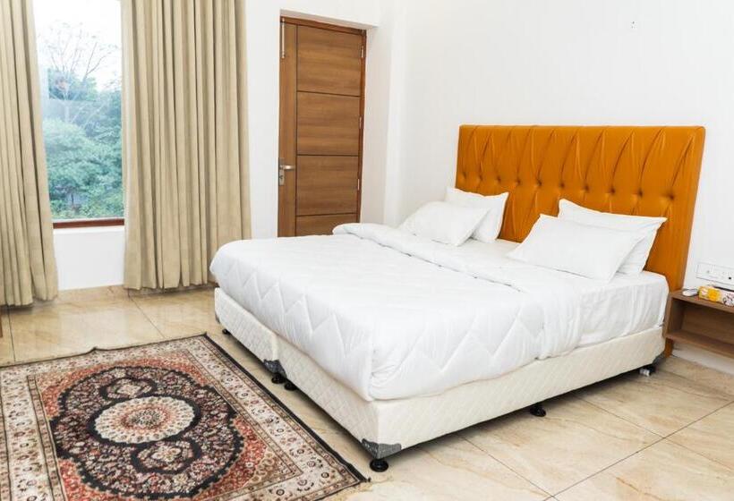 Номер Deluxe Кровать Кинг, The Lodgers Hotel Near India Expo Centre & Mart Greater Noida