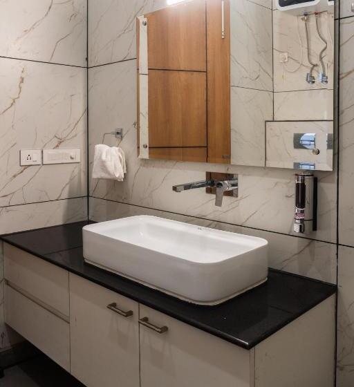 Номер Deluxe Кровать Кинг, The Lodgers Hotel Near India Expo Centre & Mart Greater Noida
