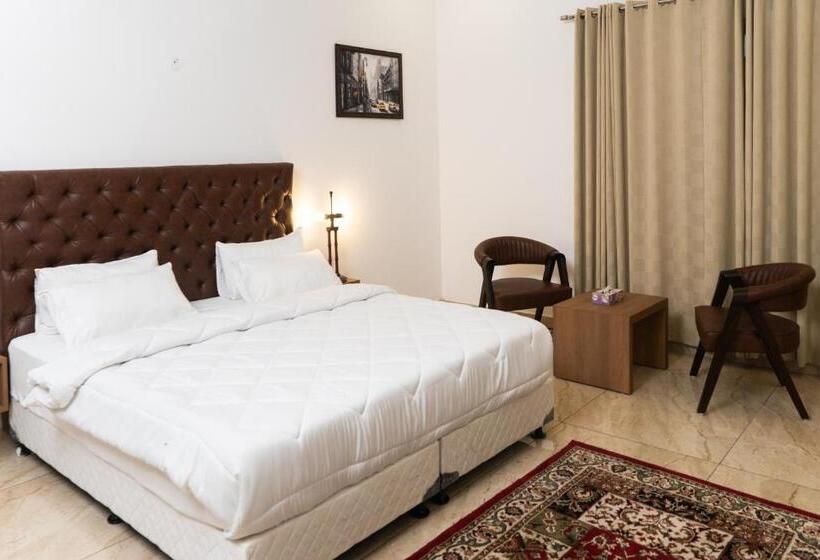 Номер Deluxe Кровать Кинг, The Lodgers Hotel Near India Expo Centre & Mart Greater Noida