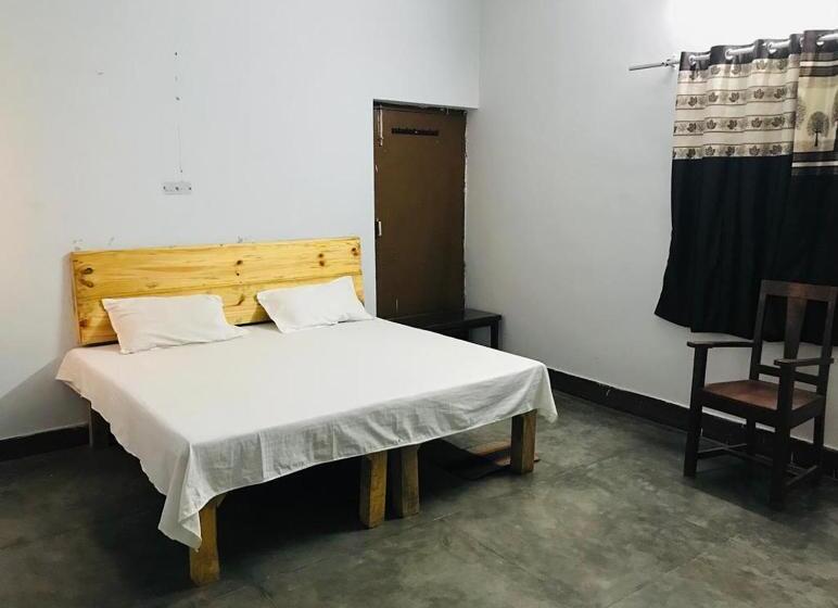 Quarto Triplo Estandar, Balaji Atithi Bhawan