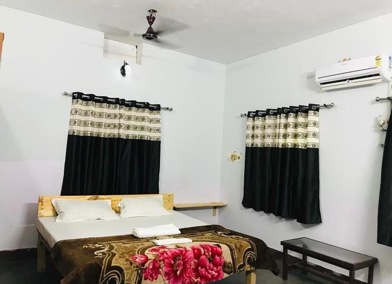Quarto Triplo Estandar, Balaji Atithi Bhawan