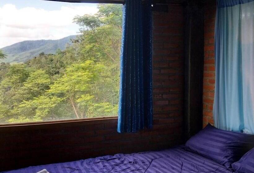 غرفة عائلية مطلّة علي الجبل, Ban Oreo Homestay