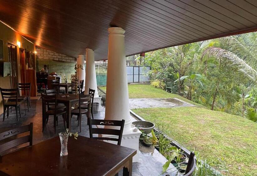 Семейный Номер Вид на Горы, Eagles Lodge   Kandy