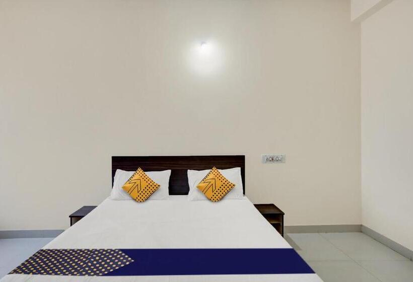 Трехместный Номер Классика, Spot On Capital Inn Hotel Rooms