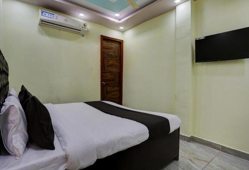 اتاق کلاسیک سه تخته, Oyo Flagship Hotel Omex