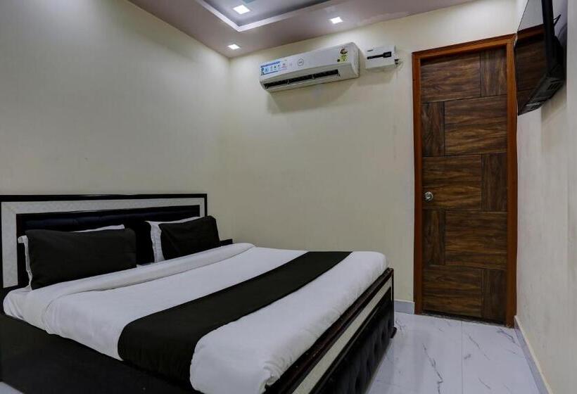 اتاق کلاسیک سه تخته, Oyo Flagship Hotel Omex
