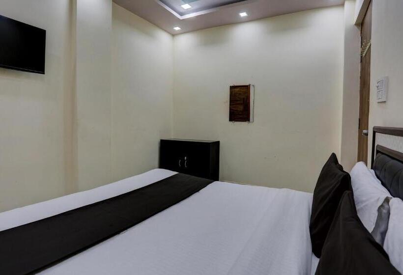 اتاق کلاسیک سه تخته, Oyo Flagship Hotel Omex