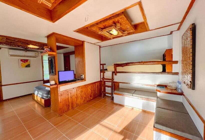 Economy Quadruple Room, เนริสารีสอร์ท เขาค้อ