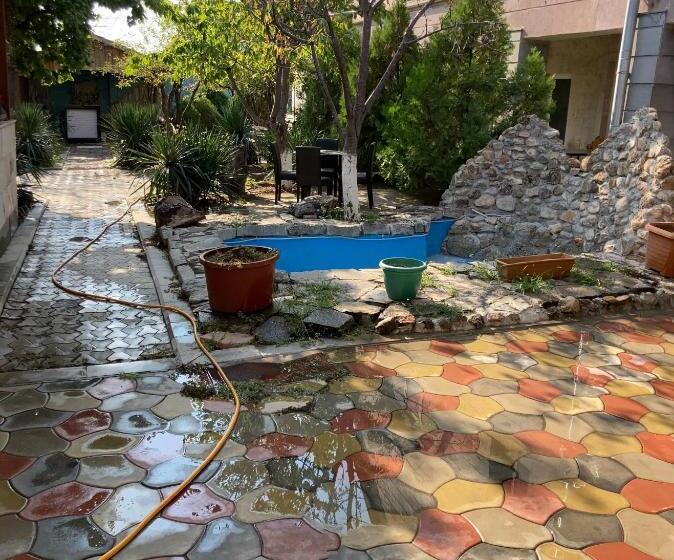 اتاق لوکس, Life