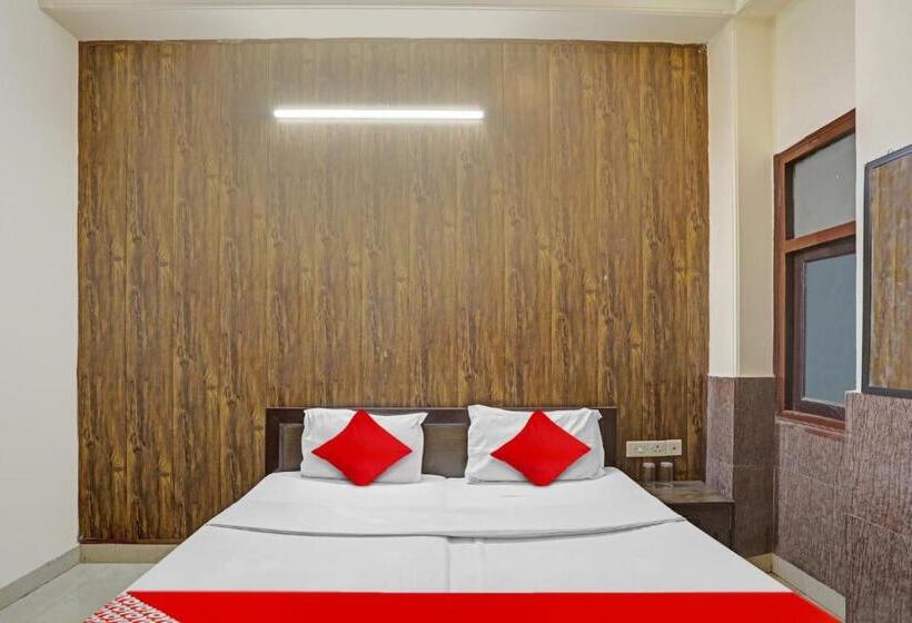 Трехместный Номер Классика, Oyo Flagship 81144 Hotel Maharaja