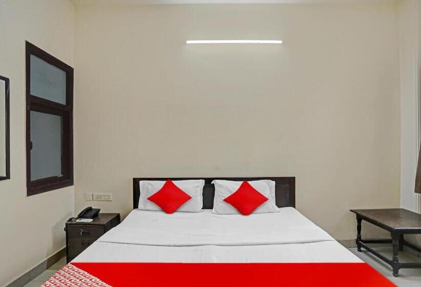 Трехместный Номер Классика, Oyo Flagship 81144 Hotel Maharaja
