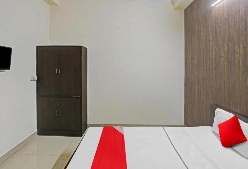 Трехместный Номер Классика, Oyo Flagship 81144 Hotel Maharaja