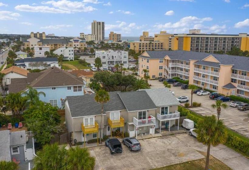 Апартаменты 1 Спальня с Балконом, Jax Beach House  1 Minute Walk To Beach