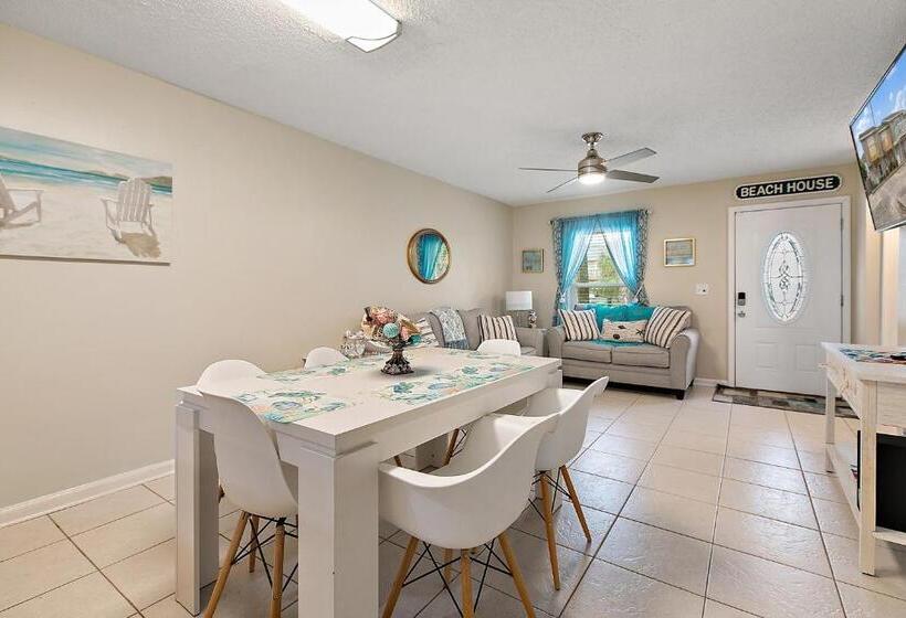 Апартаменты 1 Спальня с Балконом, Jax Beach House  1 Minute Walk To Beach