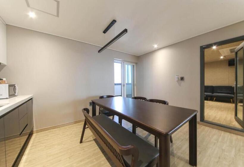 패밀리 스위트, Hound Hotel Sasang