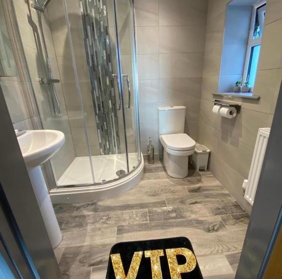 اتاق استاندارد با تخت بزرگ, The Moores Castle Holiday Suites