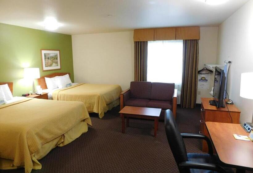 Номер Deluxe, Days Inn & Suites By Wyndham Rochester South