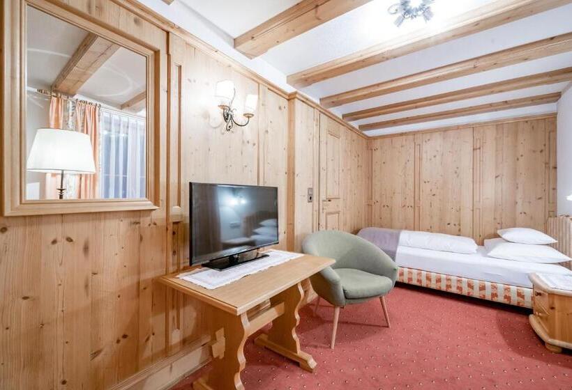 Номер Стандарт Индивидуальный с Балконом, Sandbur Das Walserhaus