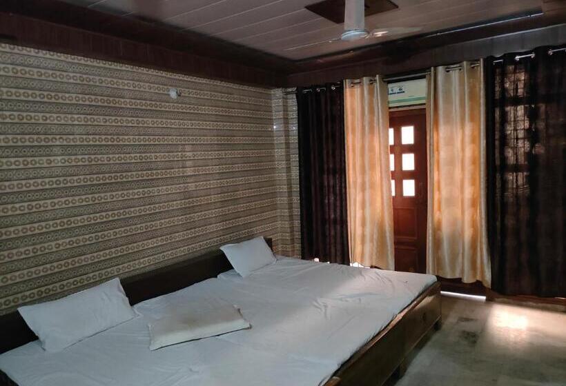 Quarto Triplo Superior, Shubhadra Guest House