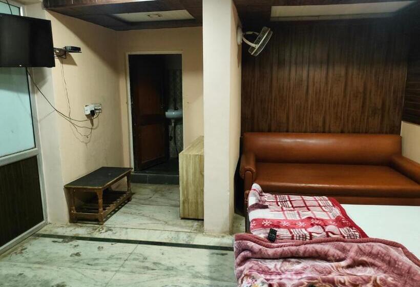 Quarto Superior Quádruplo, Shubhadra Guest House
