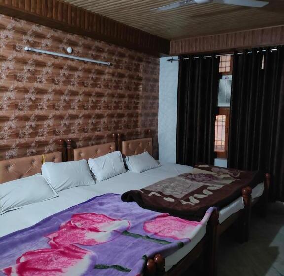 Quarto Superior Quádruplo, Shubhadra Guest House