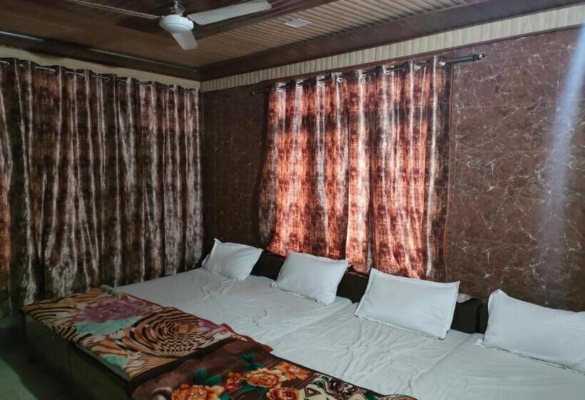 Quarto Superior Quádruplo, Shubhadra Guest House