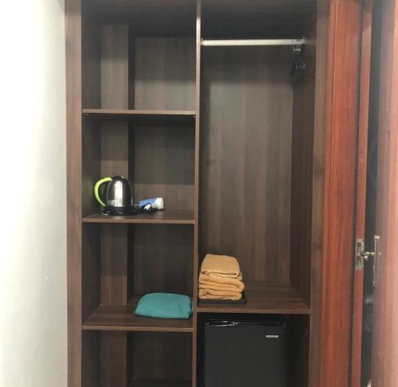 اتاق لوکس با تخت بزرگ, Tuần Châu Hqt