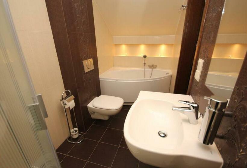 Люкс, Biała Akacja Resort & Business