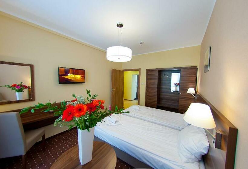 Quarto Triplo Estandar com Sacada, Podium