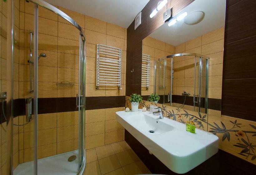 Quarto Estandar, Podium