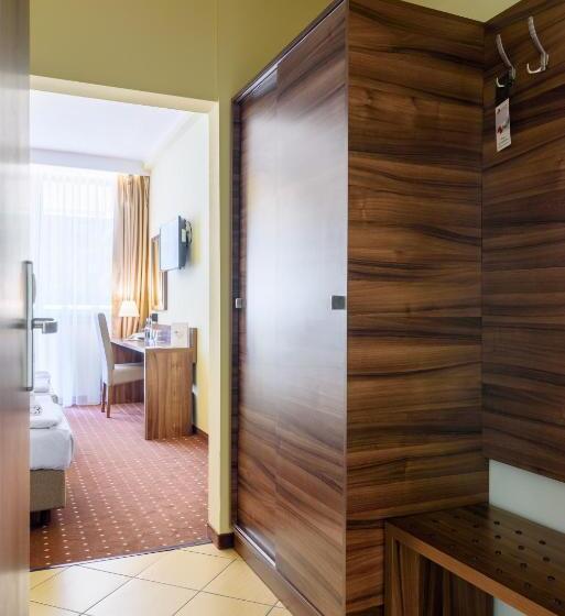 Quarto Triplo Estandar com Sacada, Podium