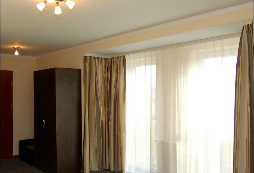 Quarto Estandar Individual, Solec